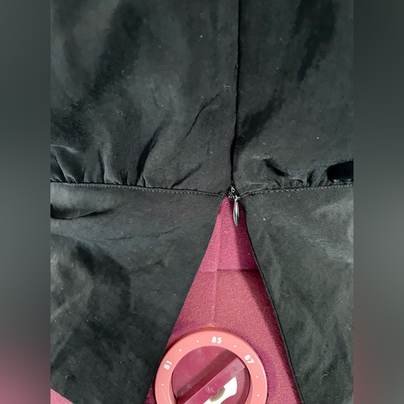 Naked Zebra - classy black top with shoulder pads, back slit and back zip - Picture 10 of 10